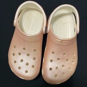 Rose gold woman crocs